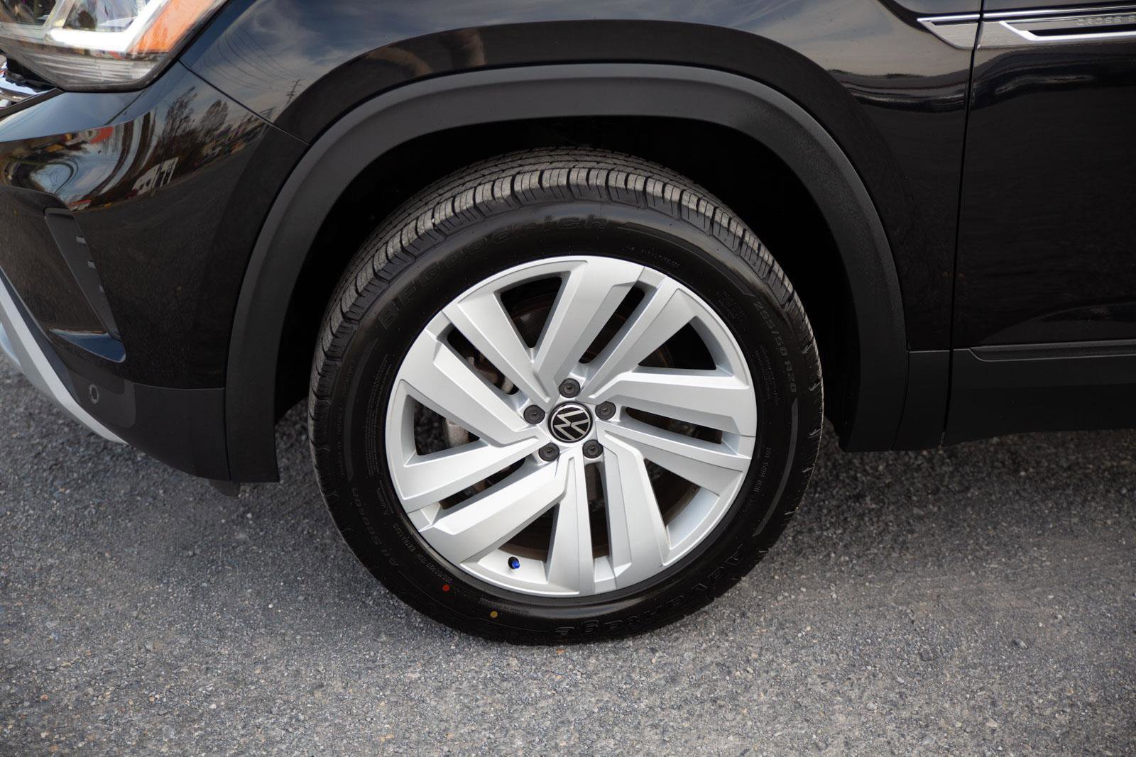 Used 2022 Volkswagen Atlas Cross Sport SE image 9