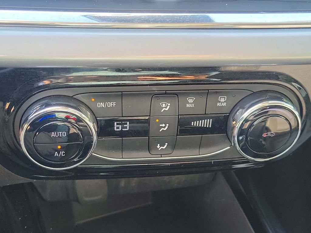 Used 2025 Chevrolet Trax LT FWD image 34