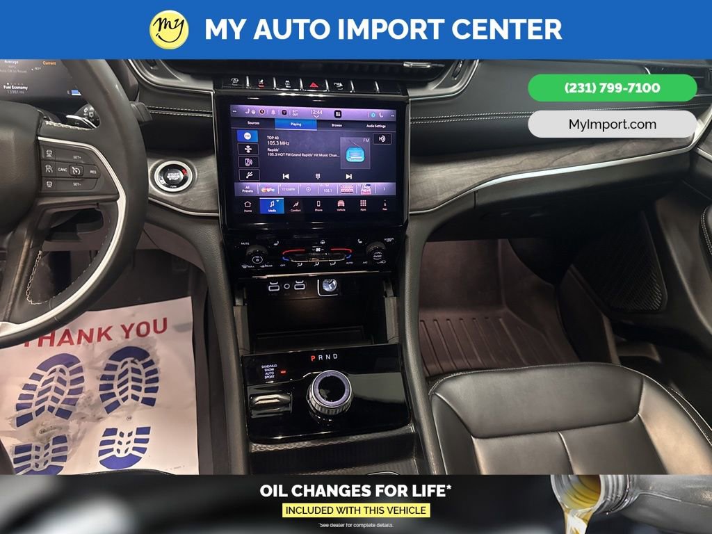 Used 2025 Jeep Grand Cherokee Limited w/ Black Appearance Package image 21