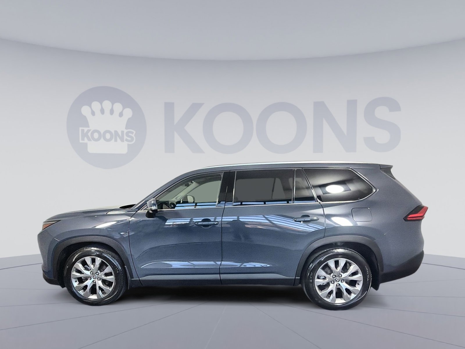 Used 2024 Toyota Grand Highlander XLE image 2