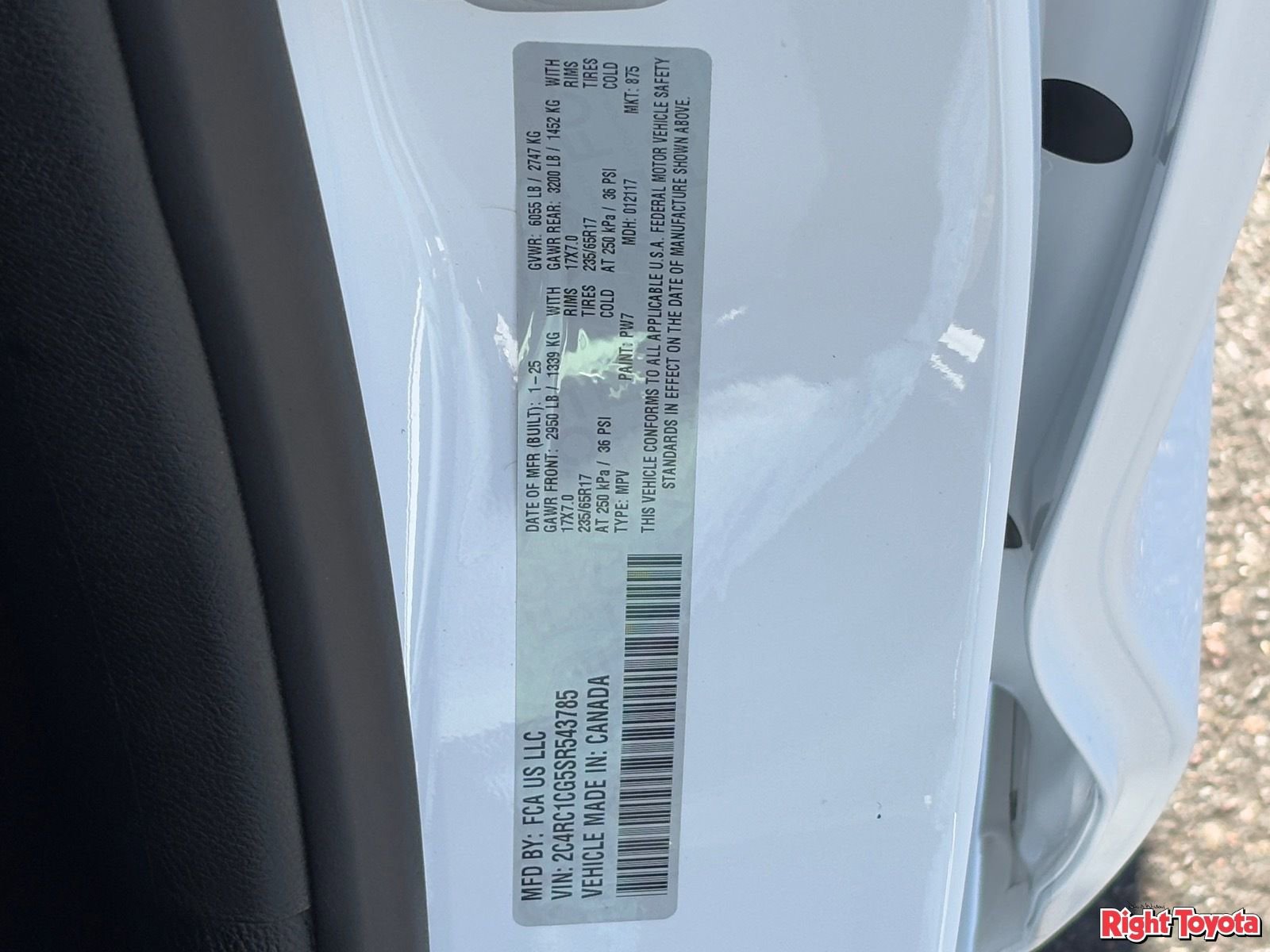 Used 2025 Chrysler Voyager LX image 31