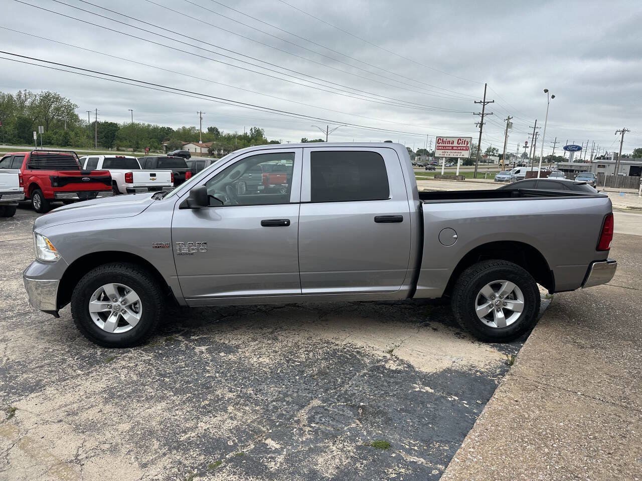 Used 2024 RAM 1500 4x4 Crew Cab Classic w/ Chrome Appearance Group image 6