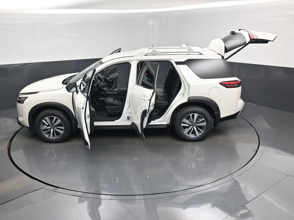 Used 2024 Nissan Pathfinder SL image 17