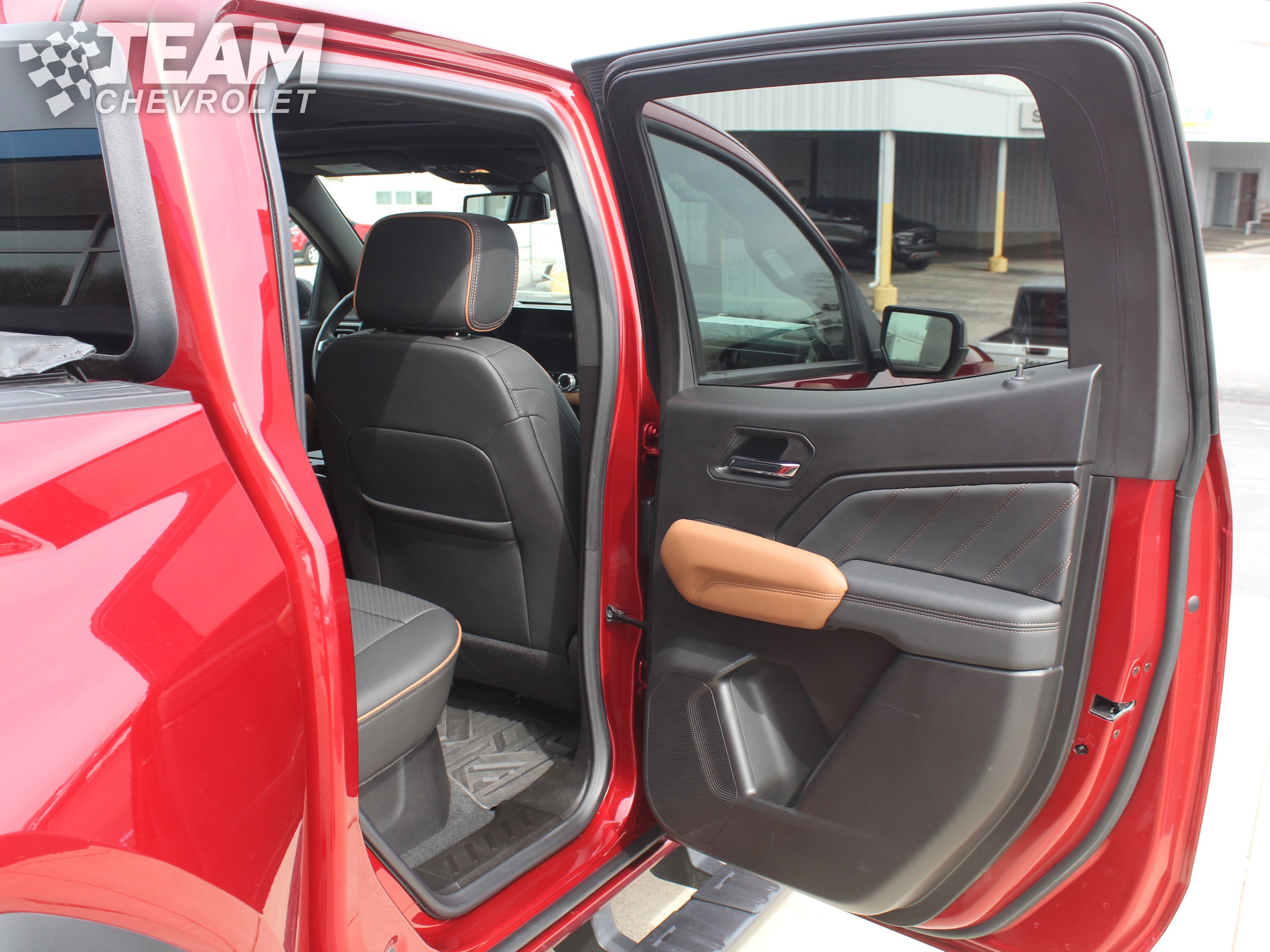 Used 2025 GMC Canyon AT4 w/ Technology Plus Package AWD/4WD image 23