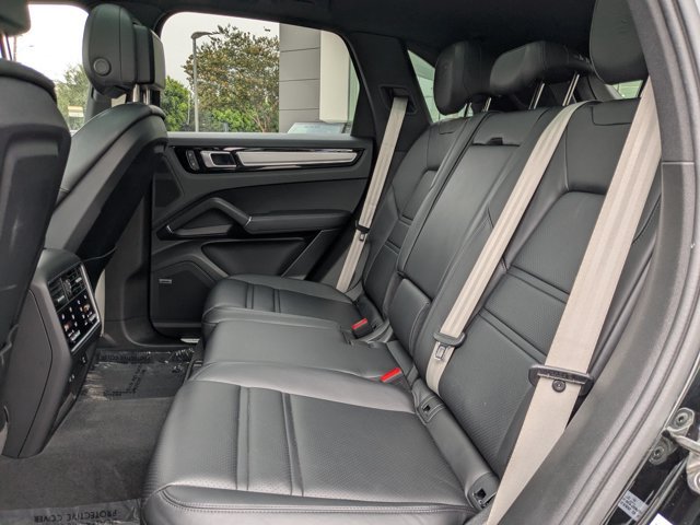 Used 2023 Porsche Cayenne Platinum Edition AWD/4WD image 21