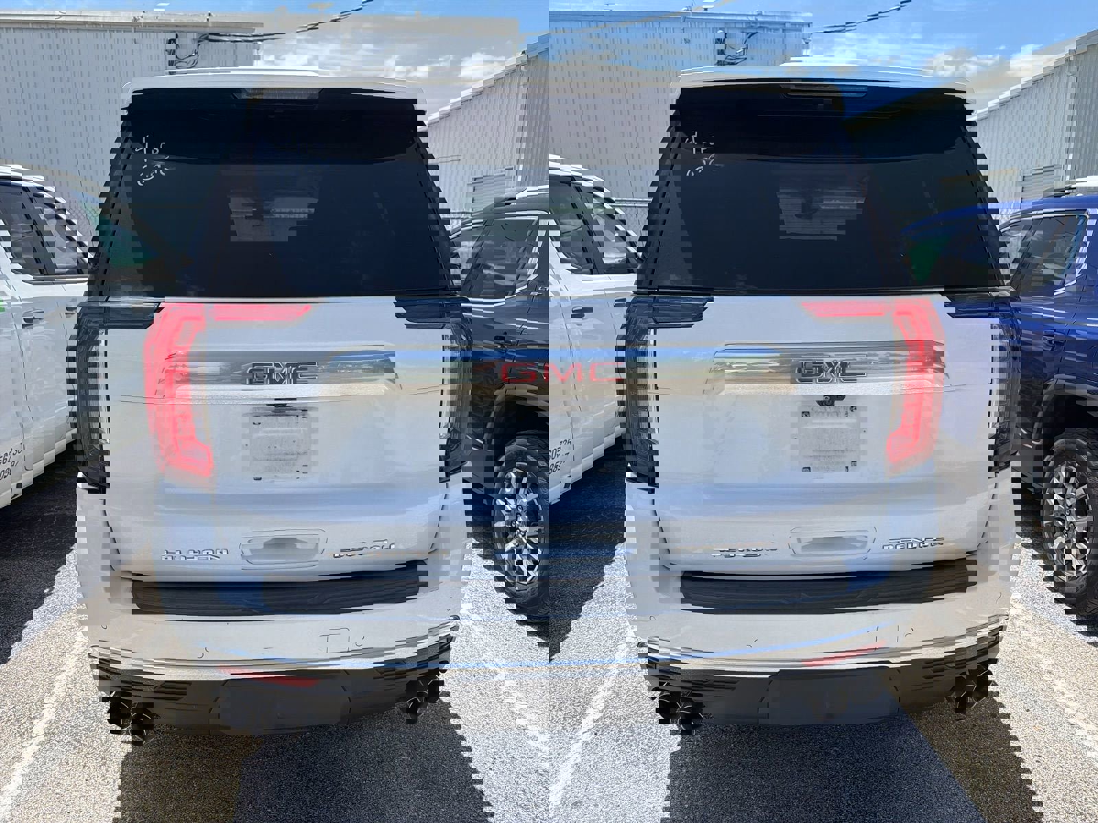 Used 2021 GMC Yukon Denali w/ Denali Premium Package image 12