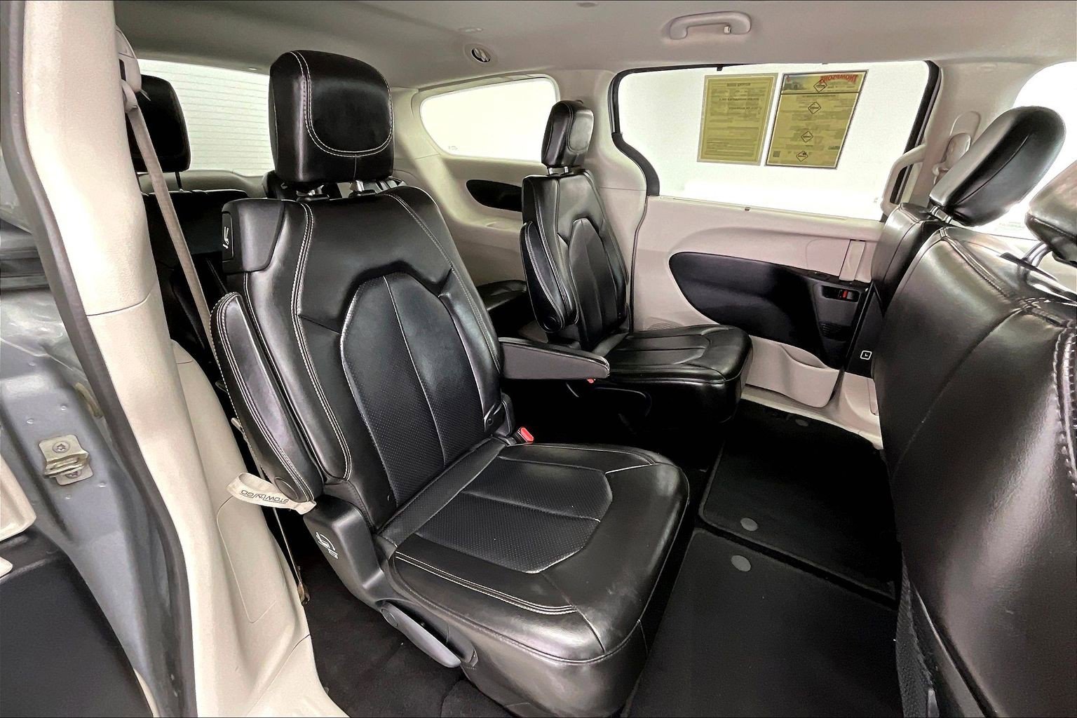 Used 2020 Chrysler Voyager Lxi image 18