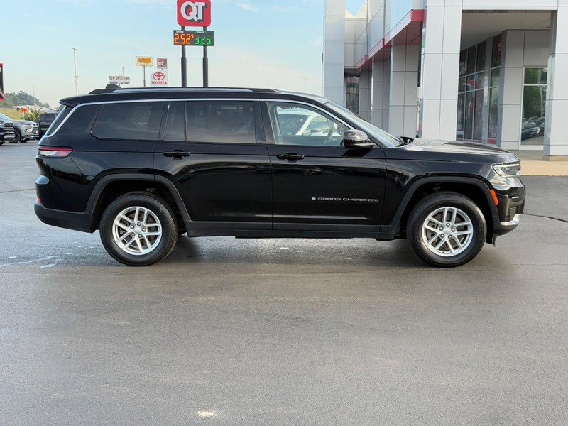 Used 2023 Jeep Grand Cherokee L Laredo image 2