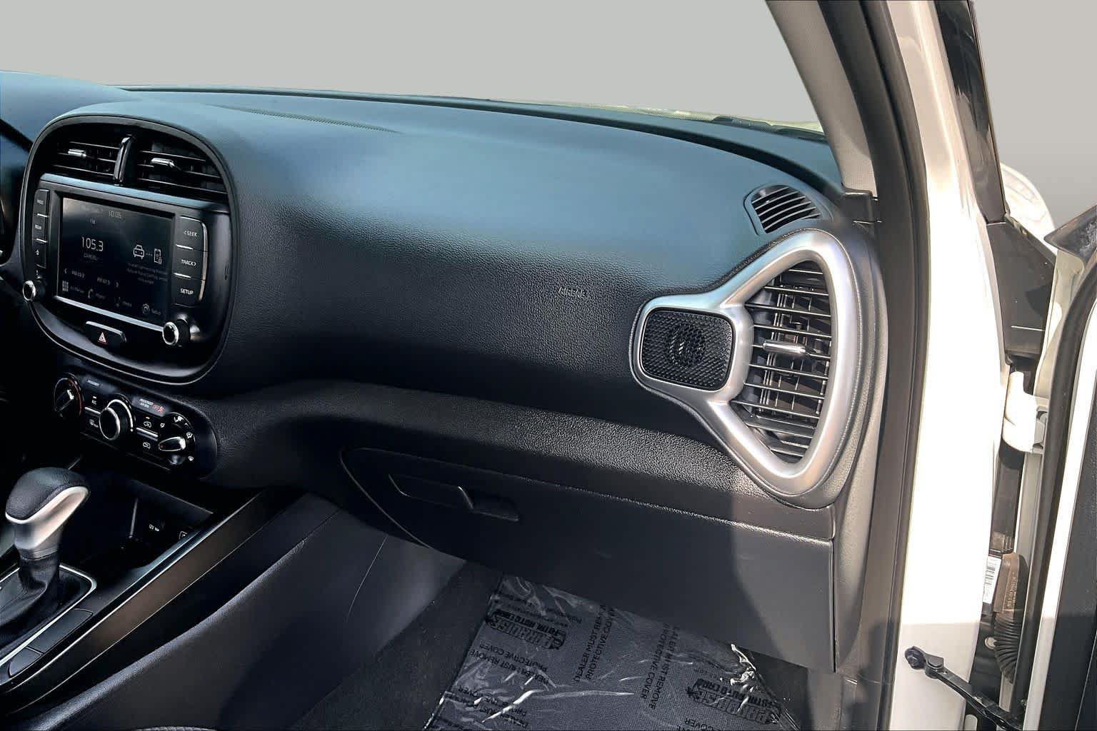 Used 2023 Kia Soul LX FWD image 18