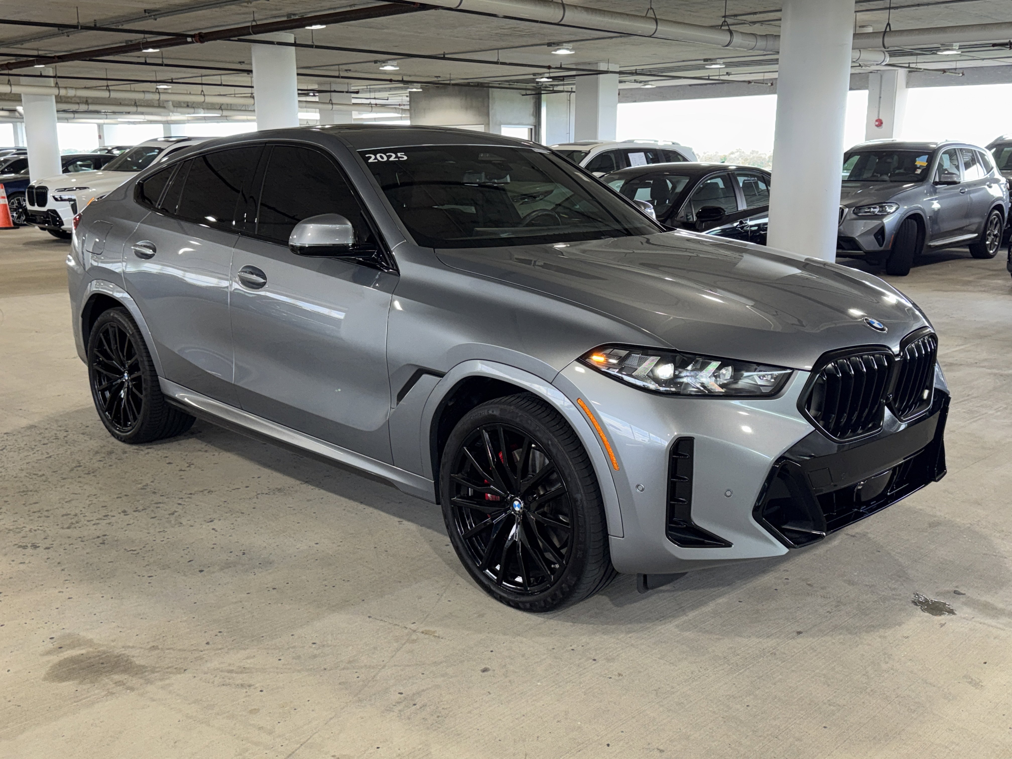 Used 2025 BMW X6 xDrive40i w/ Climate Comfort Package image 2