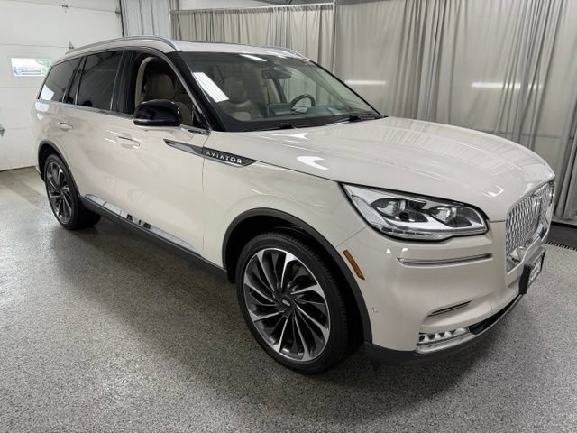 Used 2020 Lincoln Aviator Reserve w/ Equipment Group 202A AWD/4WD image 3