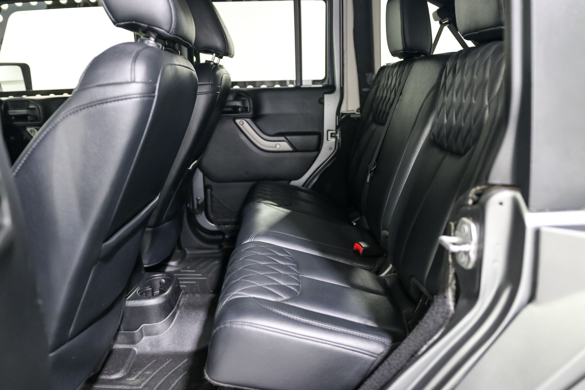 Used 2015 Jeep Wrangler Unlimited Sport w/ Quick Order Package 24S AWD/4WD image 13