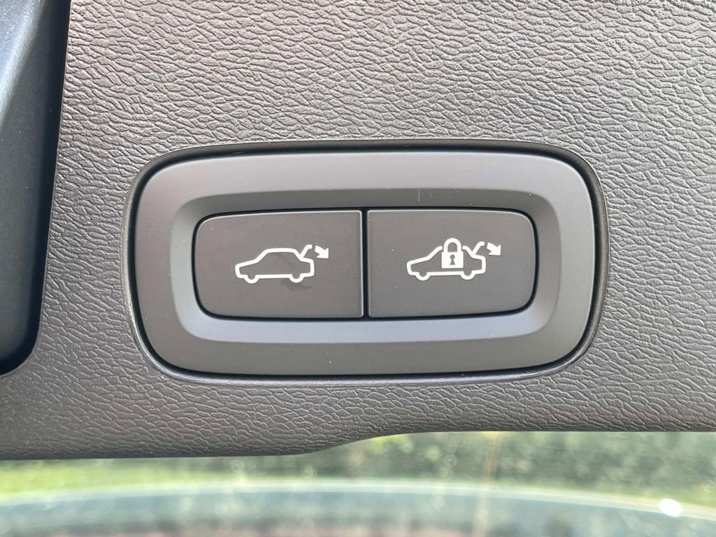 New 2026 Volvo XC60 B5 Plus w/ Protection Package Premier image 12