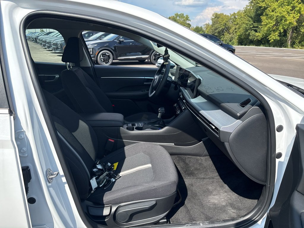 Used 2025 Hyundai Sonata SE FWD image 28
