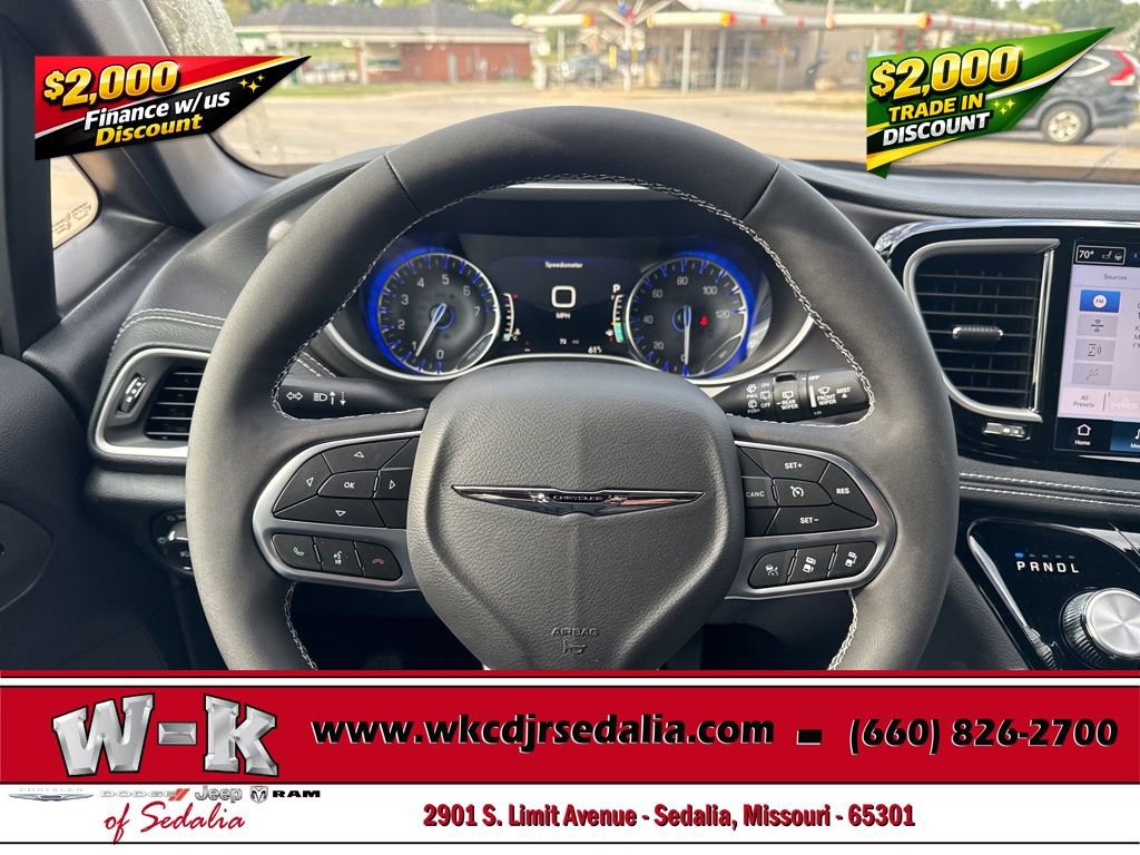 New 2026 Chrysler Pacifica Select image 21