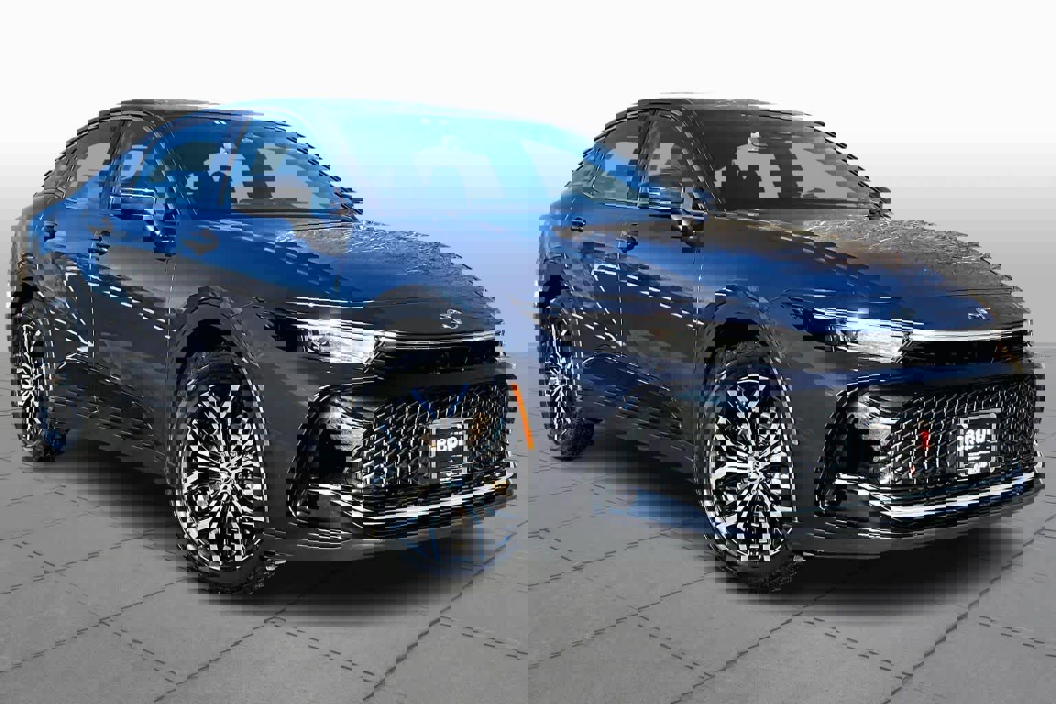 Used 2023 Toyota Crown XLE image 2