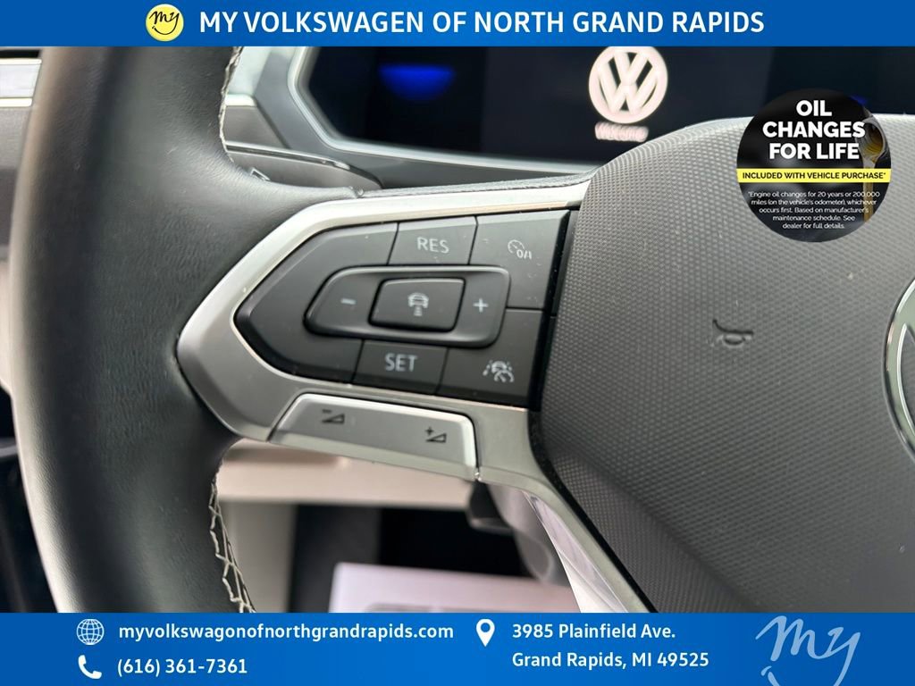 Used 2022 Volkswagen Tiguan SE w/ Panoramic Sunroof Package image 16