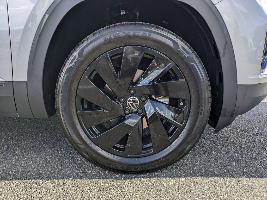 New 2026 Volkswagen Atlas Cross Sport SE image 11