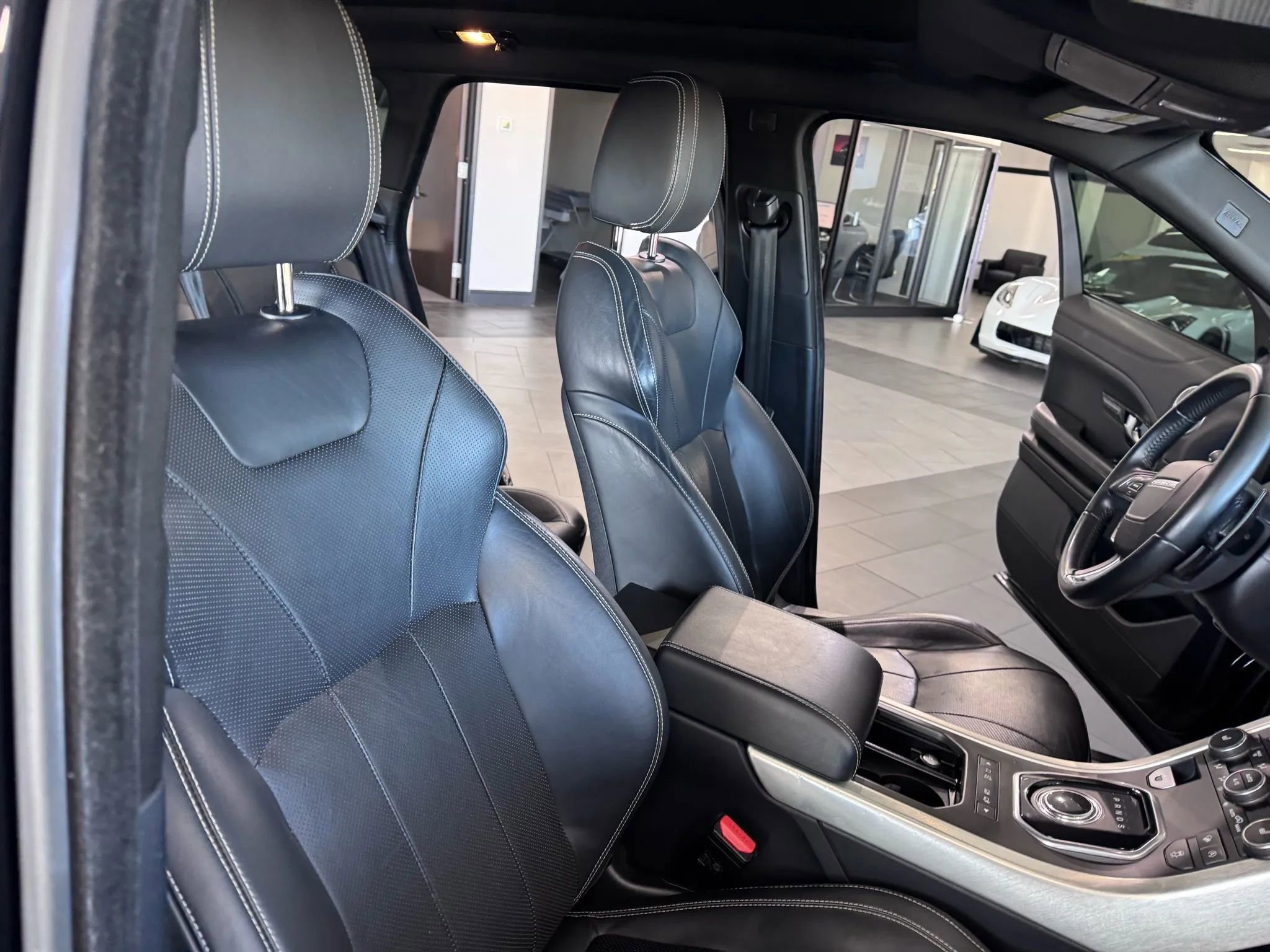 Used 2017 Land Rover Range Rover Evoque HSE image 13