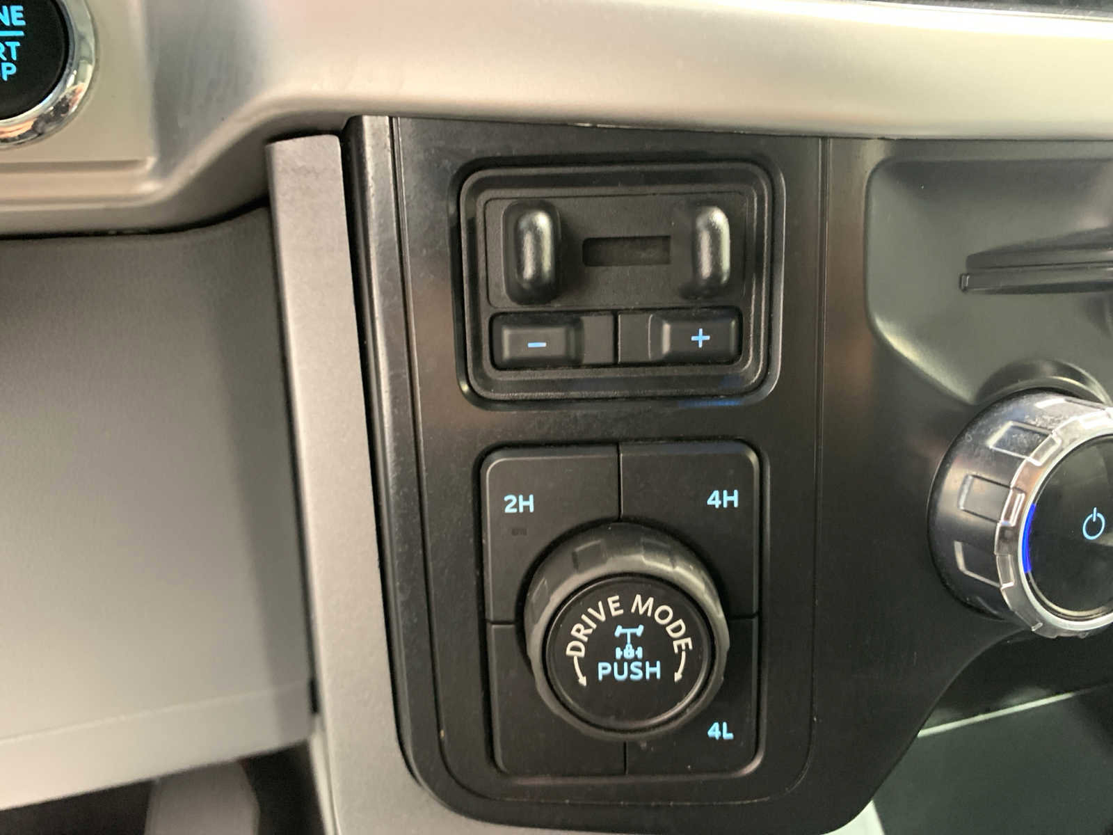 Used 2022 Ford F150 XLT w/ Equipment Group 302A High image 6