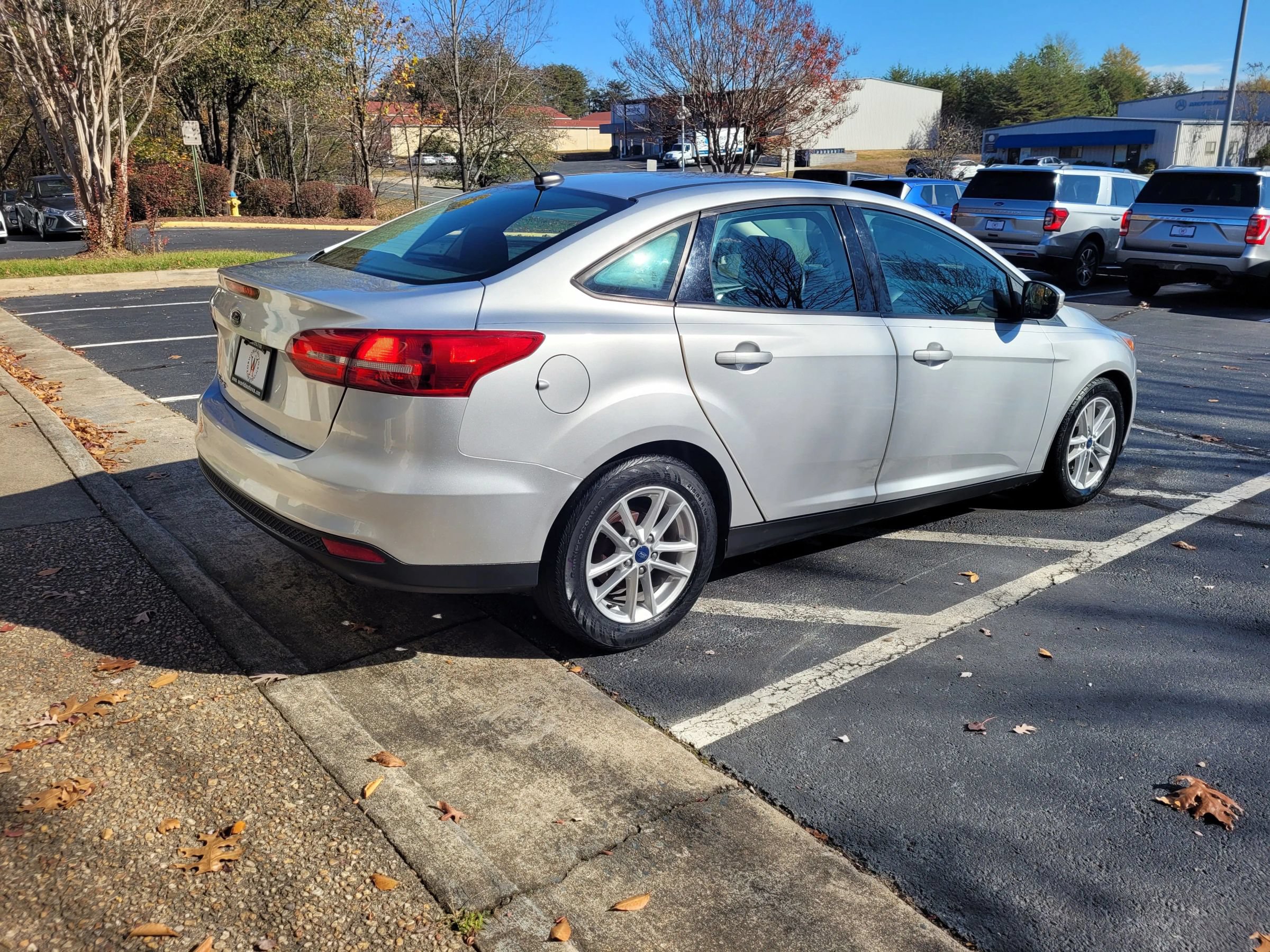 Used 2017 Ford Focus SE FWD image 8