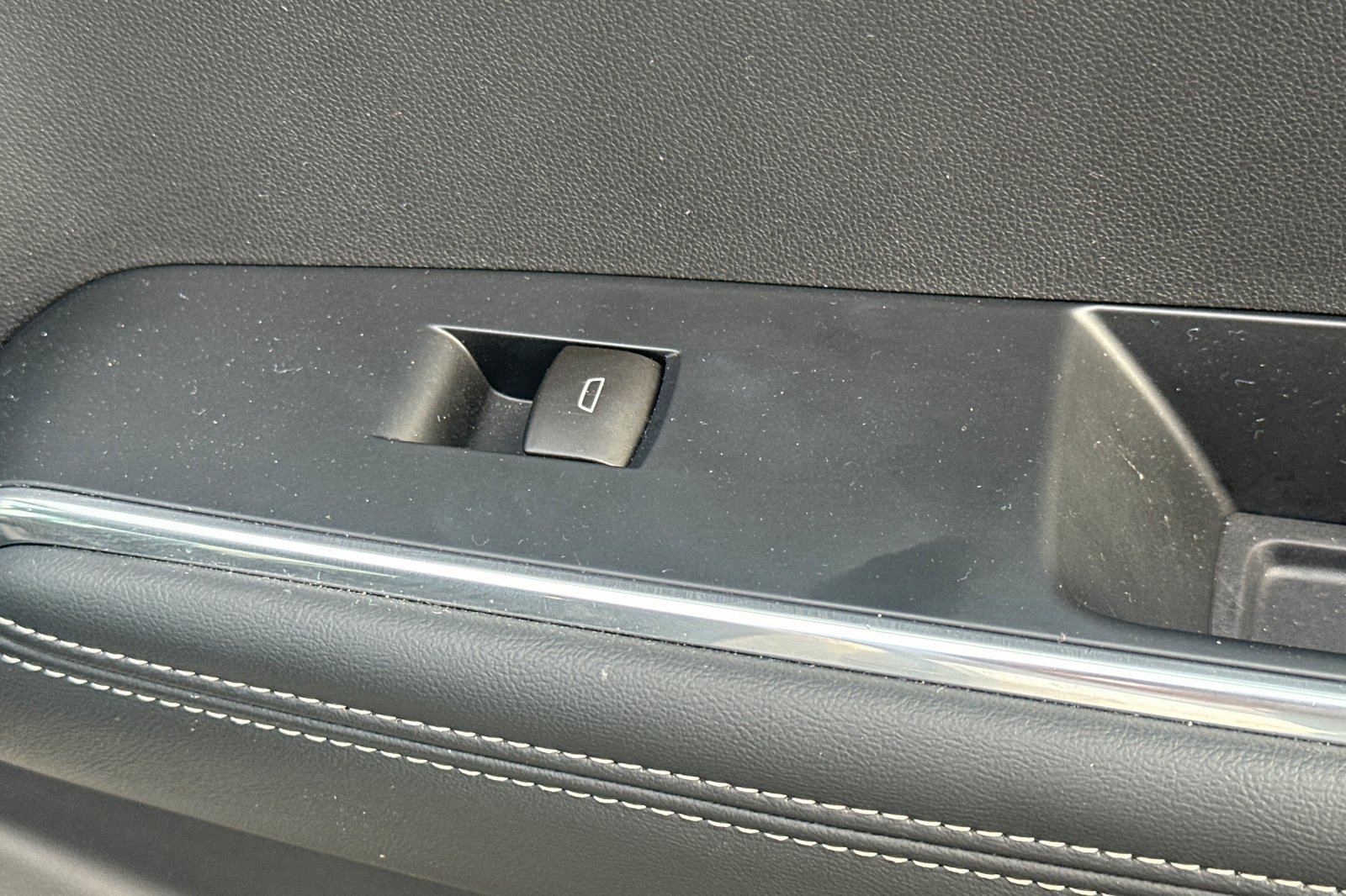 Used 2026 GMC Acadia Elevation FWD image 20