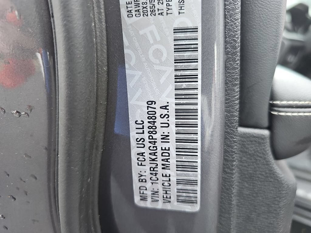 Used 2023 Jeep Grand Cherokee L Laredo AWD/4WD image 38