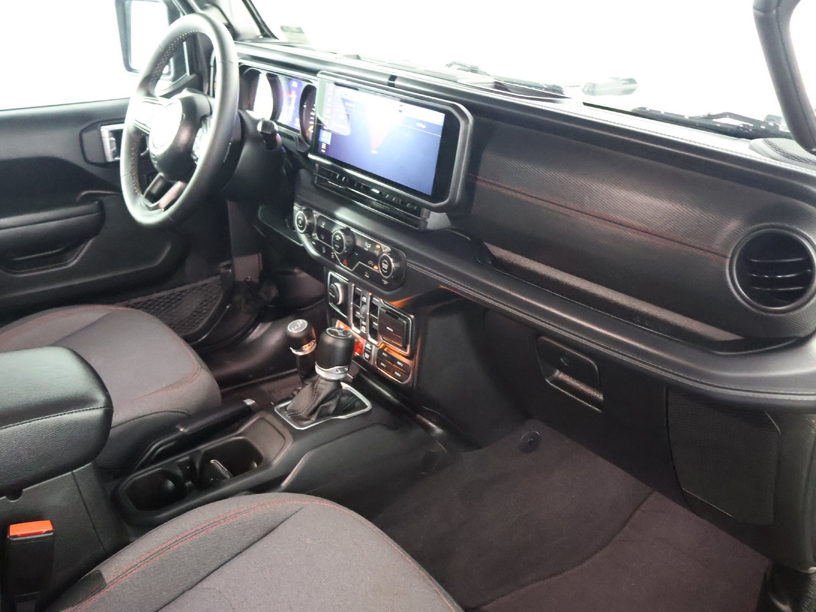 Used 2025 Jeep Wrangler Unlimited Rubicon AWD/4WD image 43