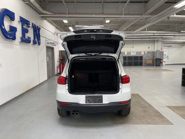 Used 2018 Volkswagen Tiguan Limited w/ Premium Package image 9