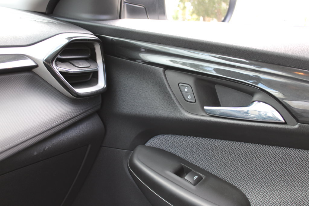 Used 2025 Chevrolet TrailBlazer LT FWD image 18