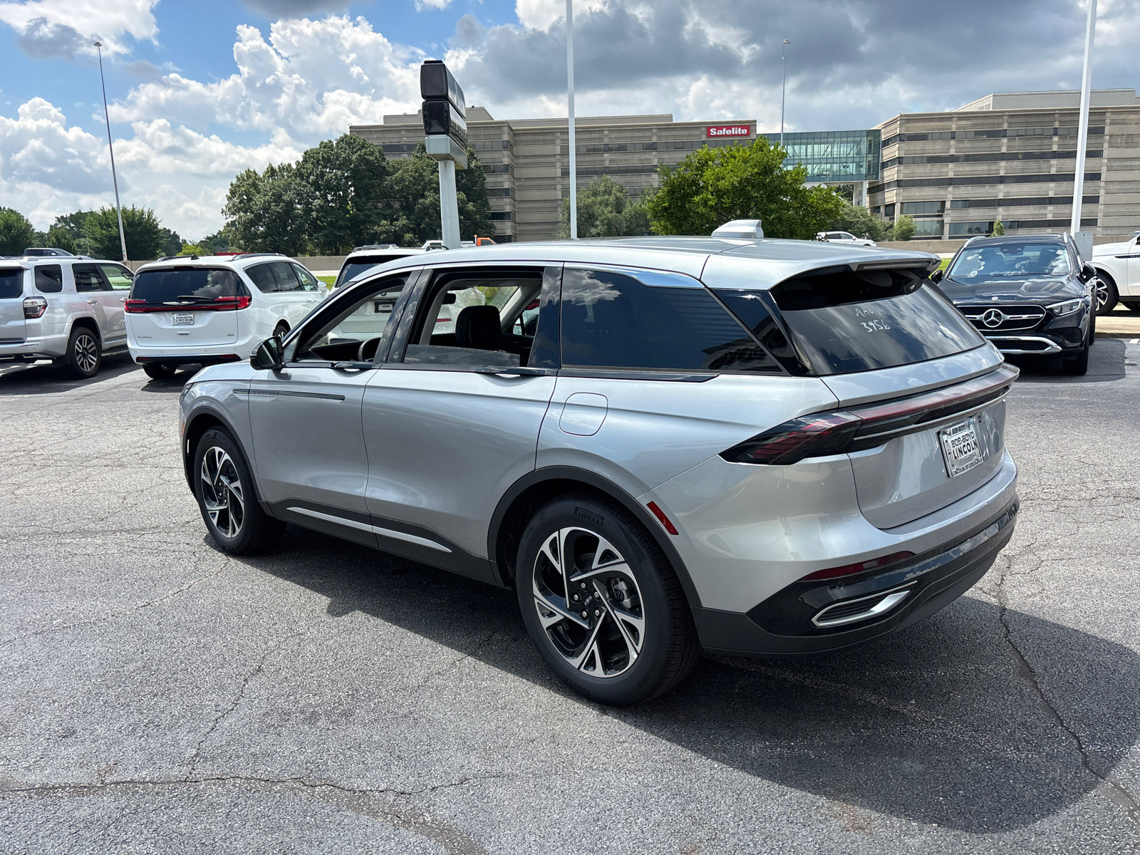 New 2026 Lincoln Nautilus Premier w/ Equipment Group 102A AWD/4WD image 5