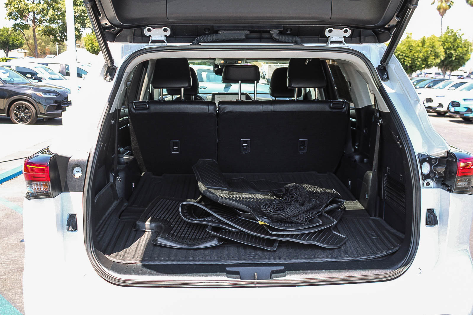 Used 2023 Toyota Highlander Limited FWD image 27
