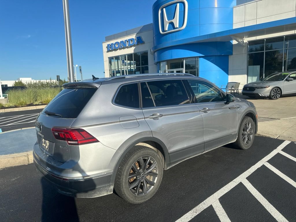 Used 2022 Volkswagen Tiguan SE AWD/4WD image 2