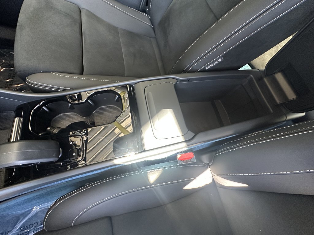 Used 2023 Volvo C40 P8 Recharge Ultimate image 25