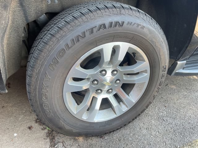 Used 2018 Chevrolet Suburban LT RWD image 7