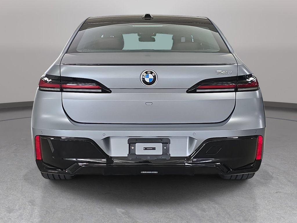 Used 2026 BMW 740i RWD image 8