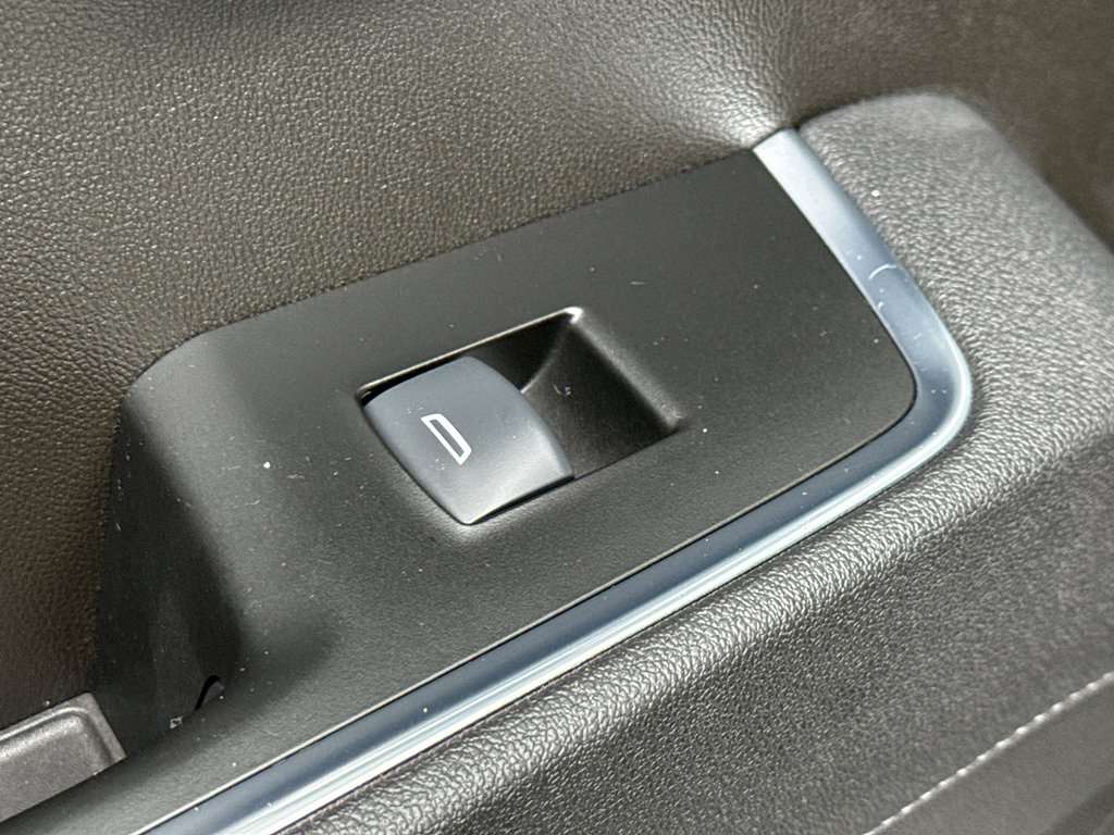 Used 2025 GMC Sierra 1500 Elevation image 31