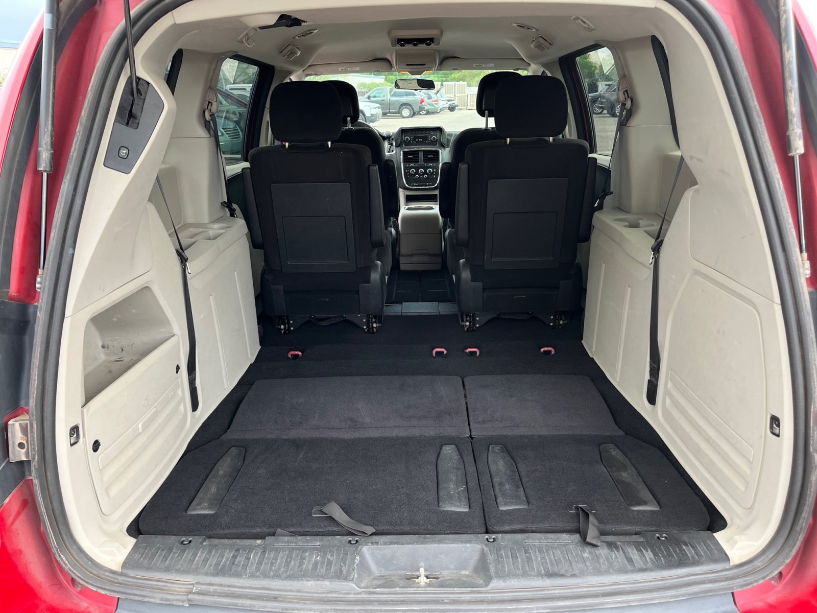 Used 2013 Dodge Grand Caravan SXT FWD image 29