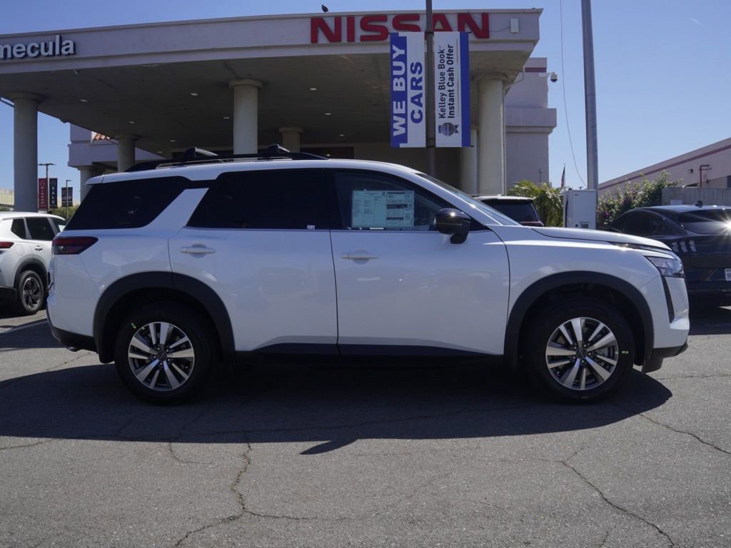 New 2026 Nissan Pathfinder SL image 3