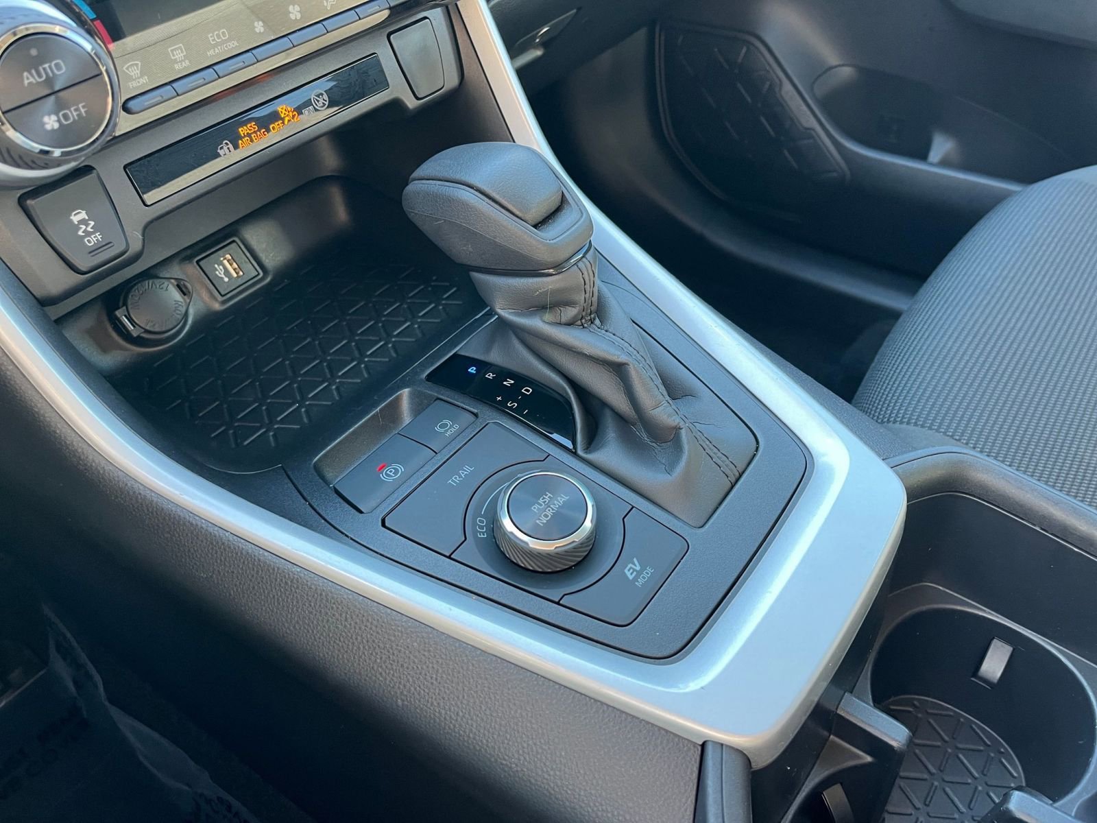 Used 2025 Toyota RAV4 LE image 40