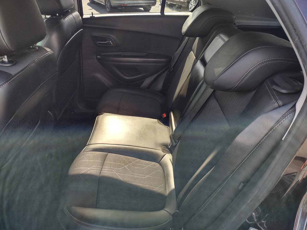 Used 2021 Chevrolet Trax LT w/ LT Convenience Package FWD image 30