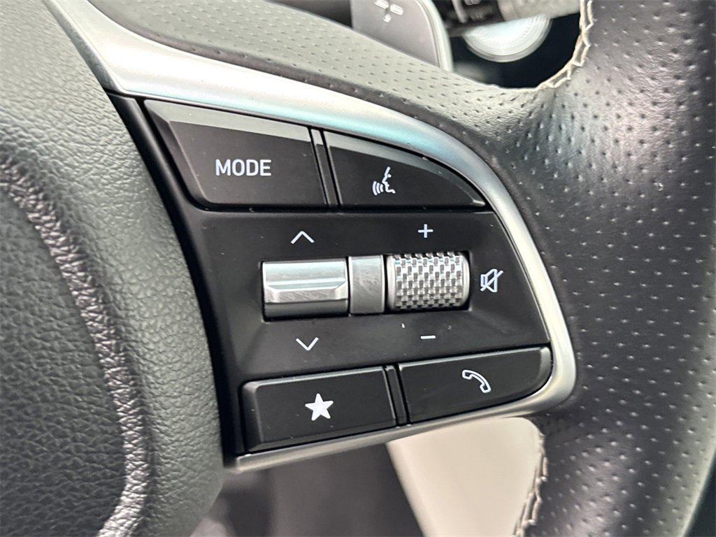 Used 2025 Genesis G70 2.5T image 27