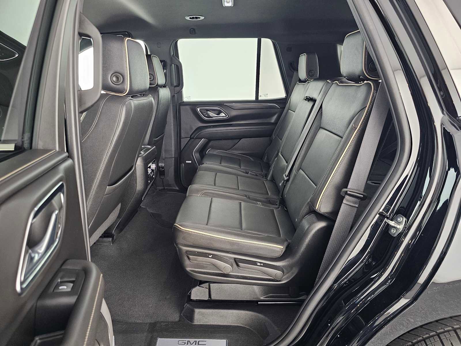 Used 2024 GMC Yukon SLT image 18