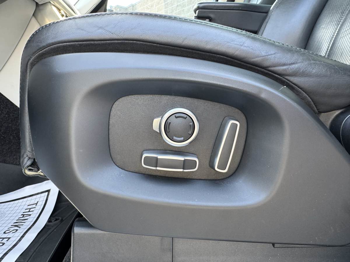 Used 2017 Land Rover Range Rover Supercharged image 32