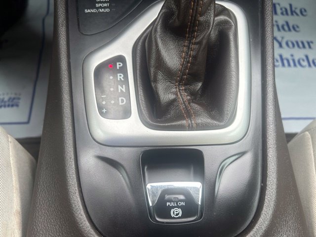 Used 2018 Jeep Cherokee Overland w/ Technology Group AWD/4WD image 28