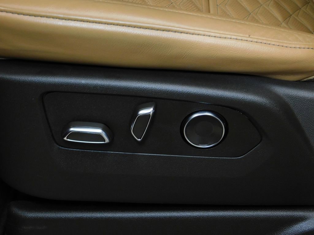 Used 2024 Cadillac Escalade Premium Luxury w/ Touring Package image 33