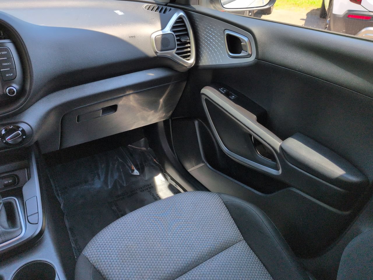 Certified 2023 Kia Soul LX w/ LX Technology Package FWD image 17