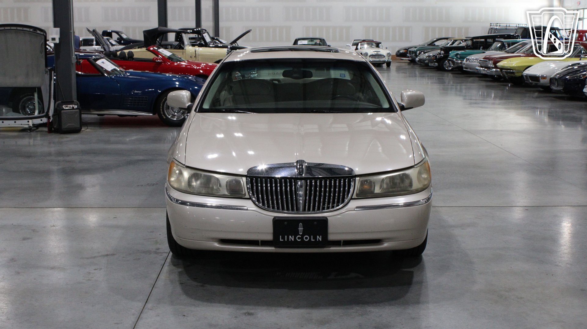 Used 1999 Lincoln Town Car Cartier RWD image 19