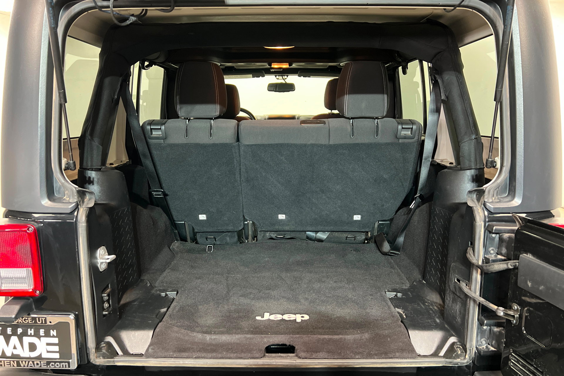 Used 2016 Jeep Wrangler Unlimited Rubicon w/ Max Tow Package AWD/4WD image 22