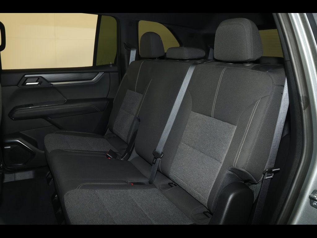 Used 2025 GMC Acadia Elevation image 16